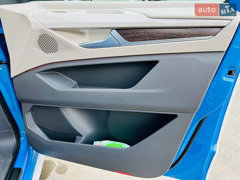Минивэн Volkswagen Multivan 2023 в Киеве