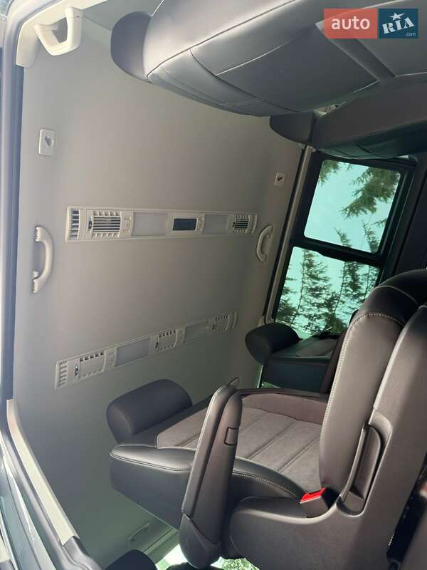 Минивэн Volkswagen Multivan 2023 в Киеве