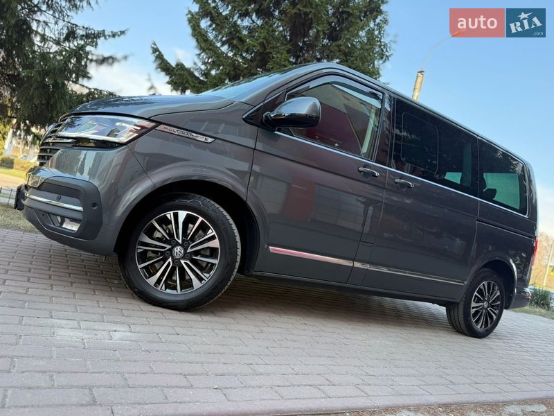 Минивэн Volkswagen Multivan 2023 в Киеве