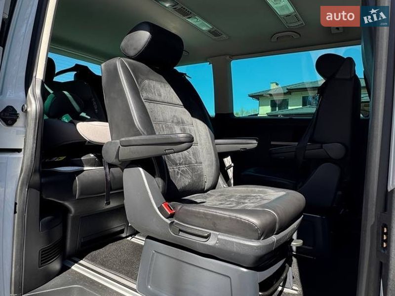 Мінівен Volkswagen Multivan 2016 в Хмельницькому