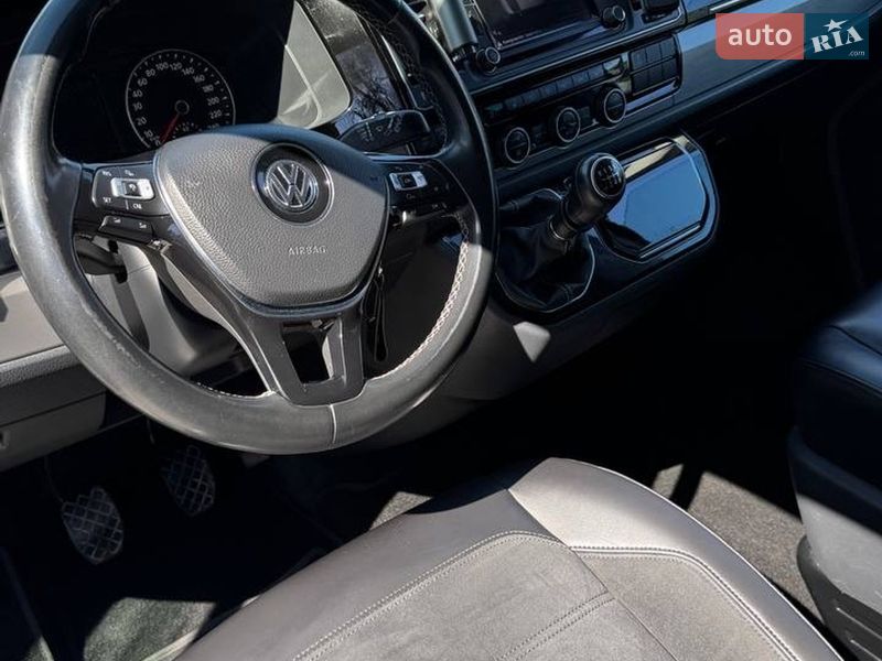 Мінівен Volkswagen Multivan 2016 в Хмельницькому
