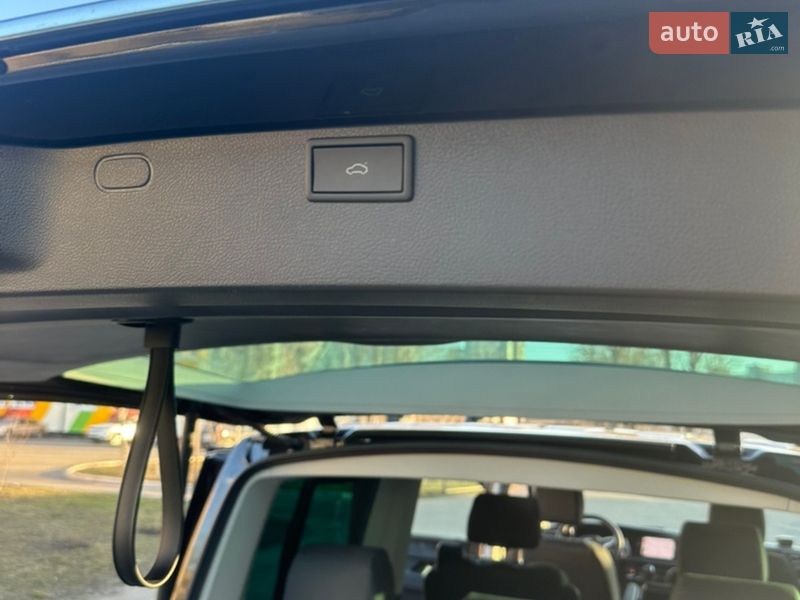 Минивэн Volkswagen Multivan 2024 в Киеве