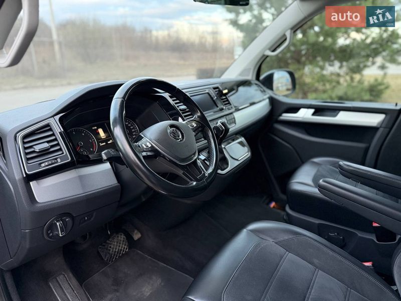 Мінівен Volkswagen Multivan 2016 в Луцьку