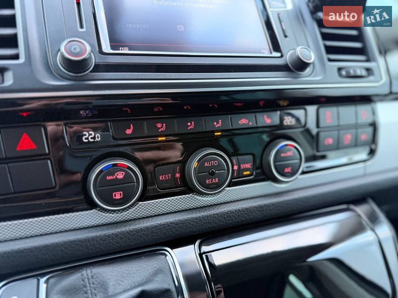 Мінівен Volkswagen Multivan 2016 в Луцьку