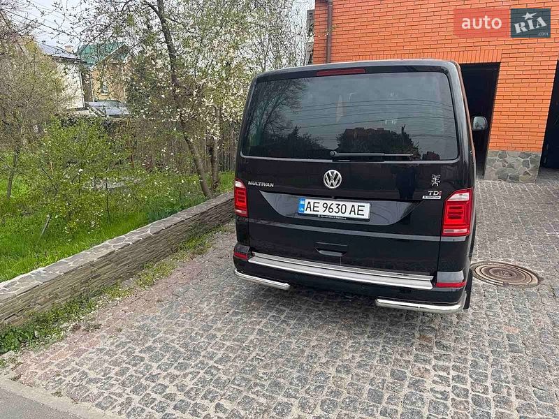 Минивэн Volkswagen Multivan 2015 в Новомосковске