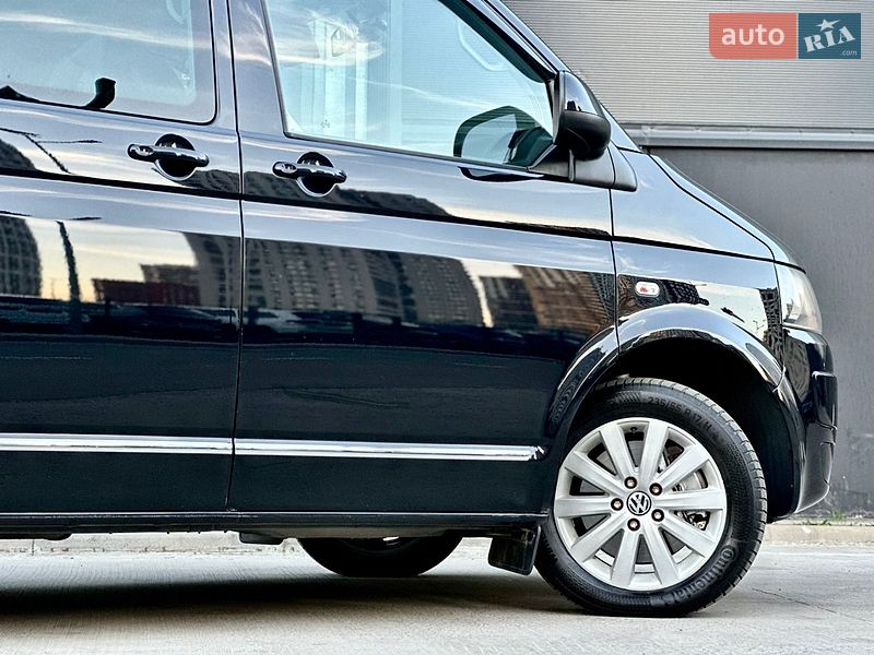 Минивэн Volkswagen Multivan 2011 в Киеве