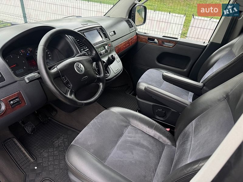 Минивэн Volkswagen Multivan 2009 в Умани