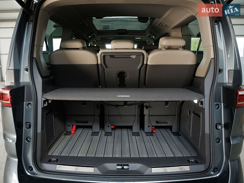 Минивэн Volkswagen Multivan 2024 в Черновцах