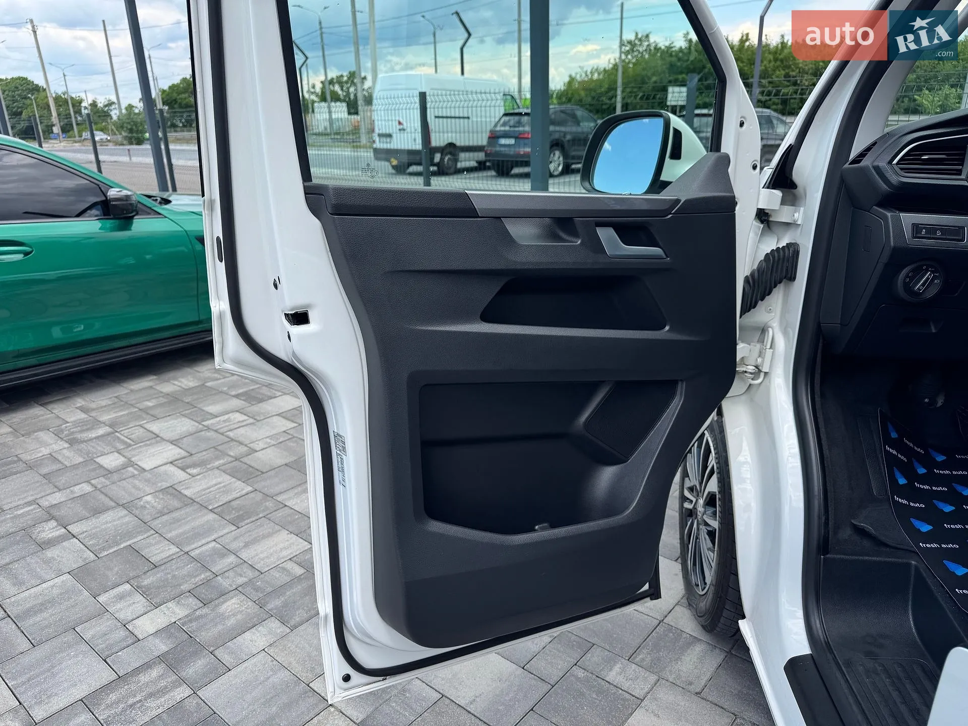 2020 Volkswagen Multivan - мініатюра 13