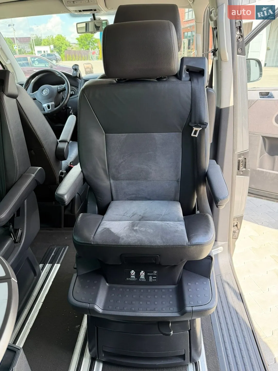 2010 Volkswagen Multivan - мініатюра 27