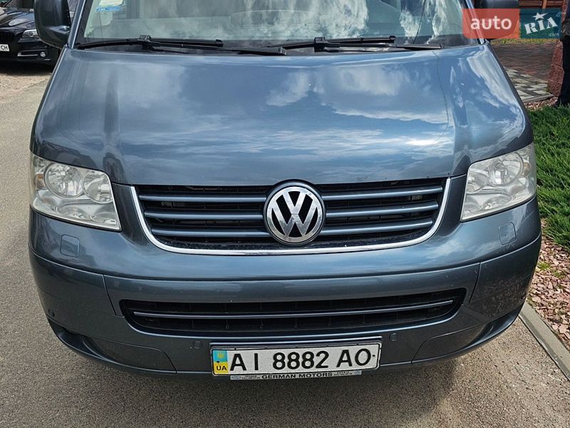 Минивэн Volkswagen Multivan 2006 в Гореничах