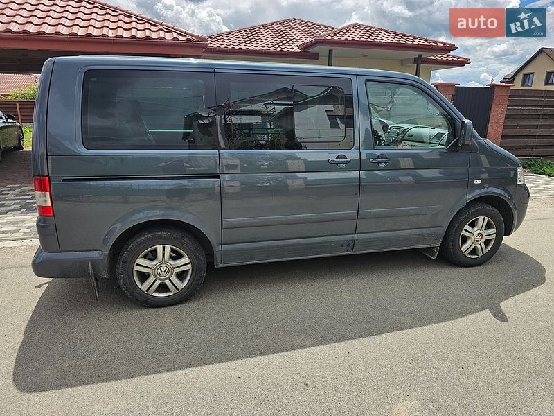 Минивэн Volkswagen Multivan 2006 в Гореничах