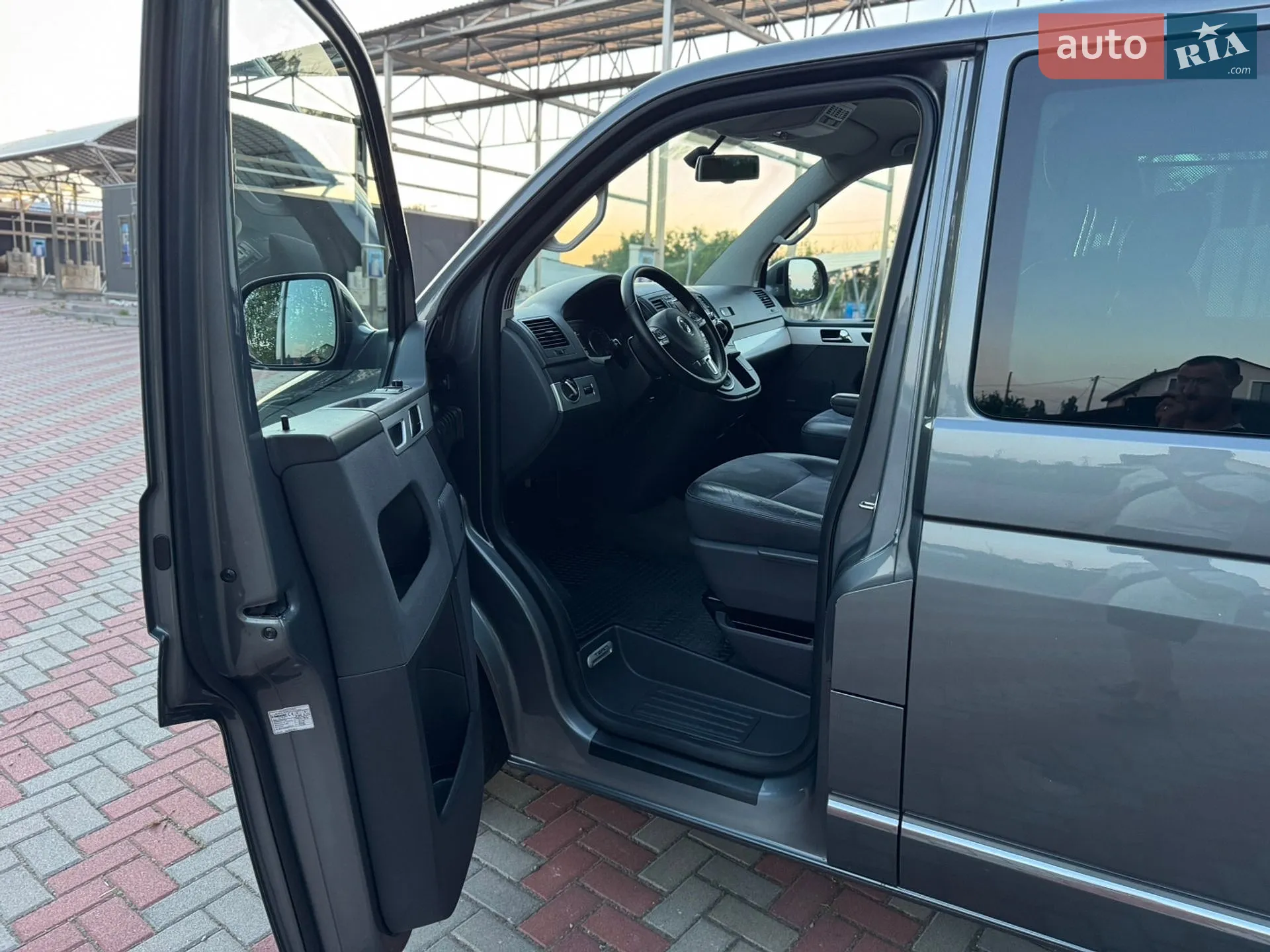 2011 Volkswagen Multivan - мініатюра 32