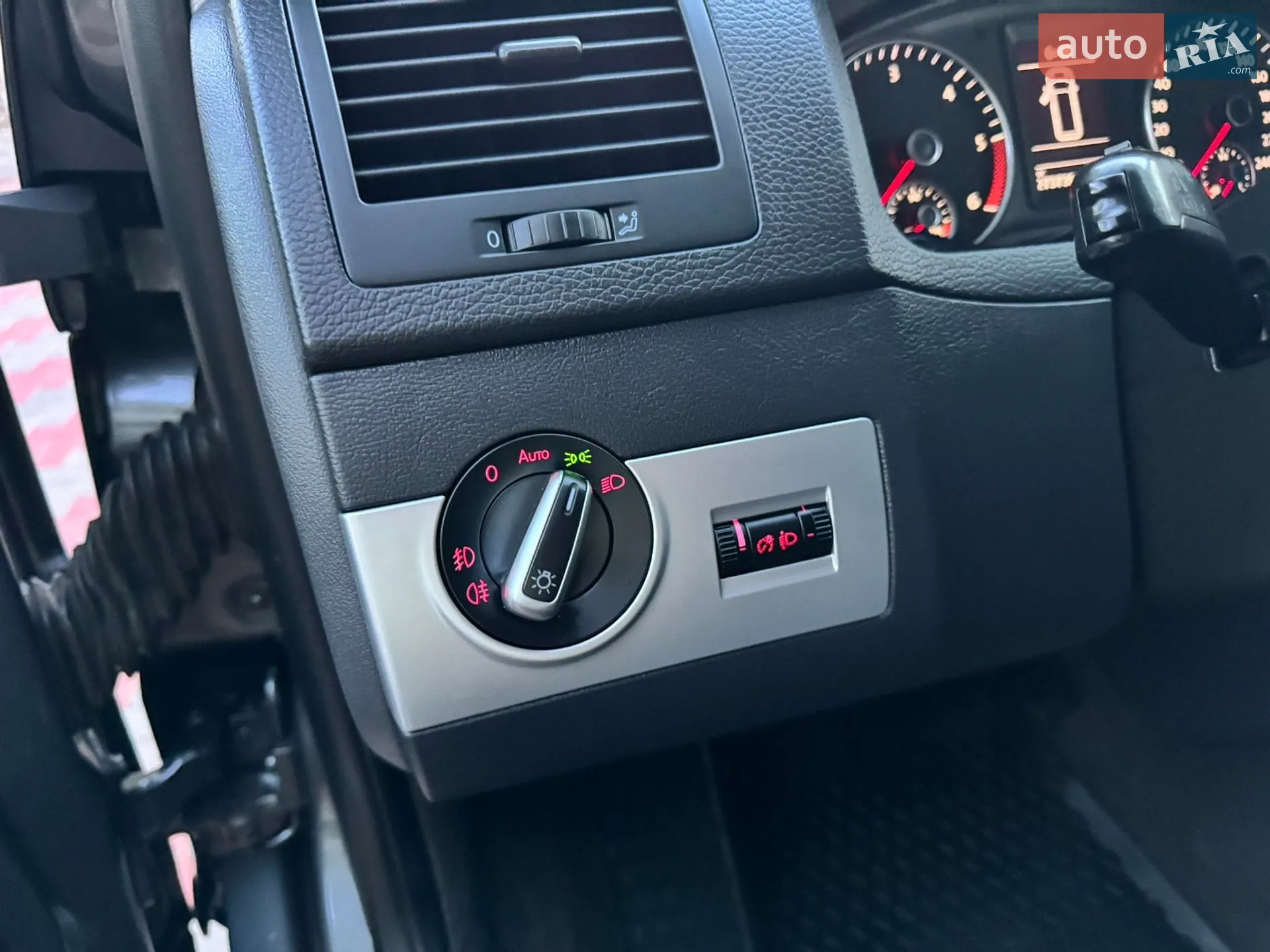 2011 Volkswagen Multivan - мініатюра 35