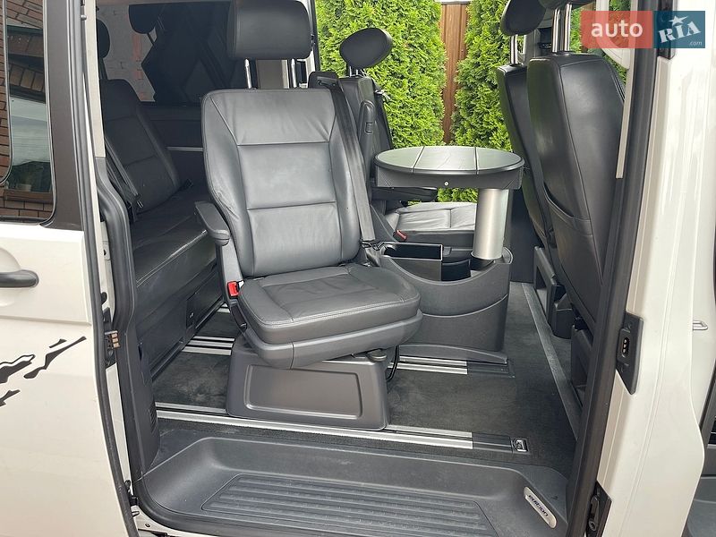Минивэн Volkswagen Multivan 2012 в Луцке