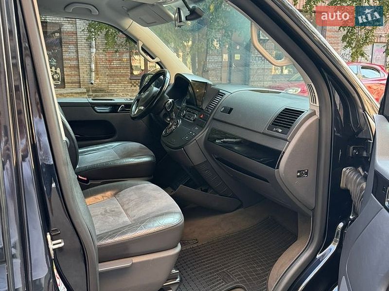 Минивэн Volkswagen Multivan 2010 в Киеве