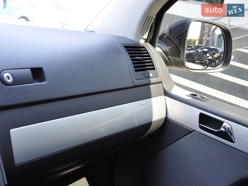 Минивэн Volkswagen Multivan 2012 в Одессе фото 45 Минивэн Volkswagen Multivan 2012 в Одессе