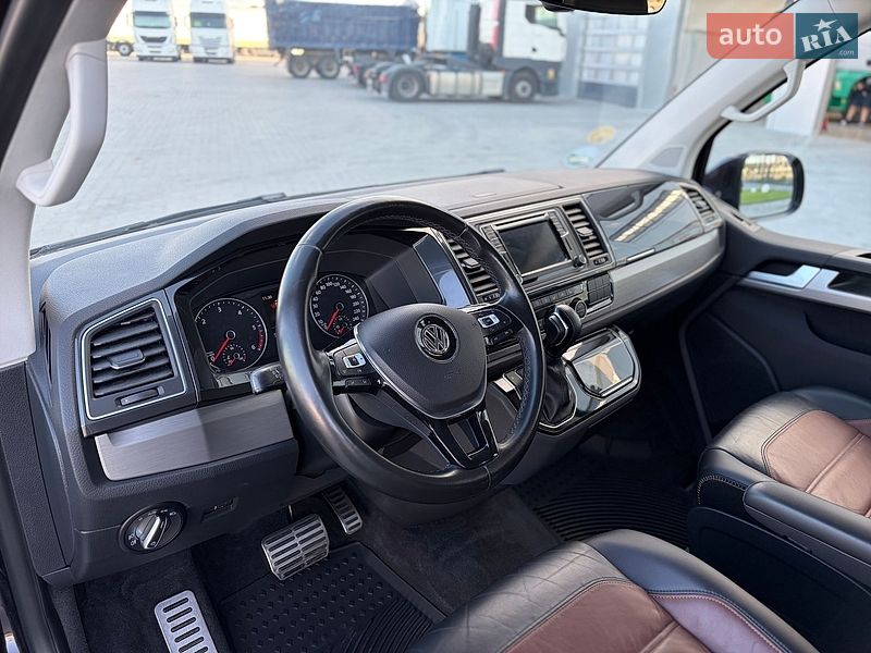 Минивэн Volkswagen Multivan 2017 в Черновцах