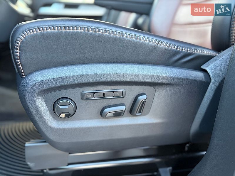 Минивэн Volkswagen Multivan 2017 в Черновцах