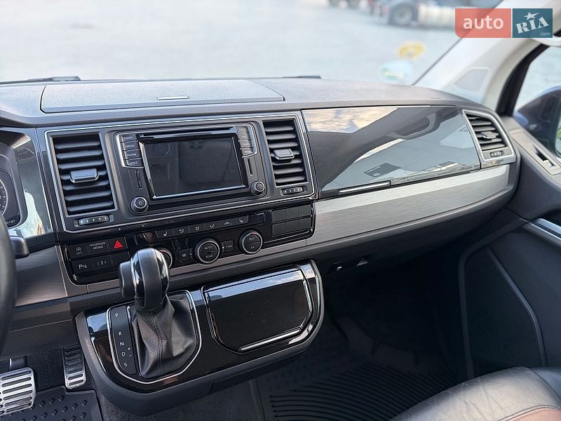 Минивэн Volkswagen Multivan 2017 в Черновцах
