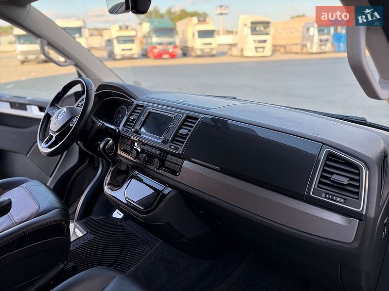 Минивэн Volkswagen Multivan 2017 в Черновцах
