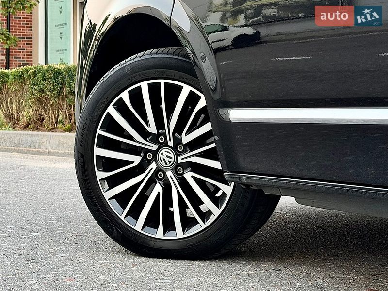 Минивэн Volkswagen Multivan 2022 в Киеве