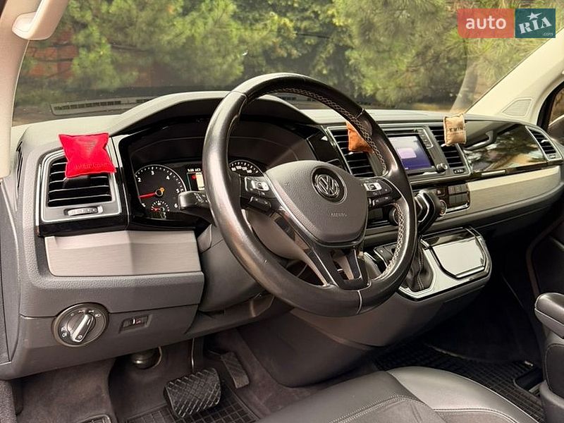 Мінівен Volkswagen Multivan 2017 в Дніпрі