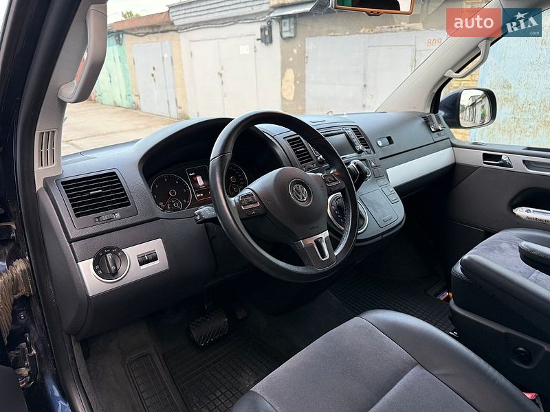 Минивэн Volkswagen Multivan 2015 в Киеве