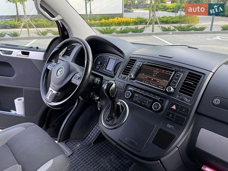 Минивэн Volkswagen Multivan 2013 в Виннице