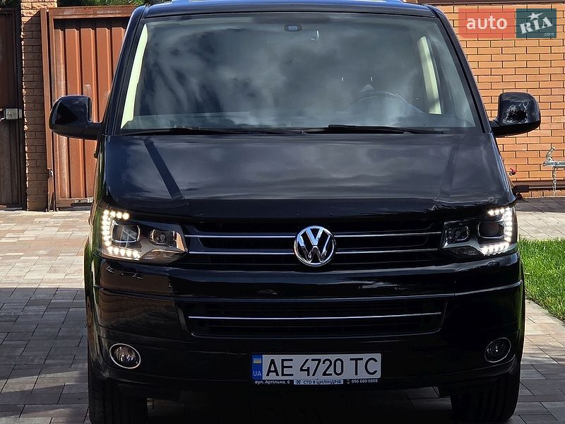 Мінівен Volkswagen Multivan 2014 в Дніпрі