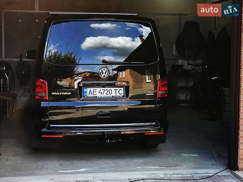 Мінівен Volkswagen Multivan 2014 в Дніпрі
