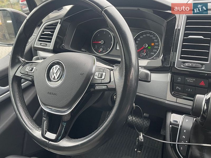 Минивэн Volkswagen Multivan 2016 в Луцке