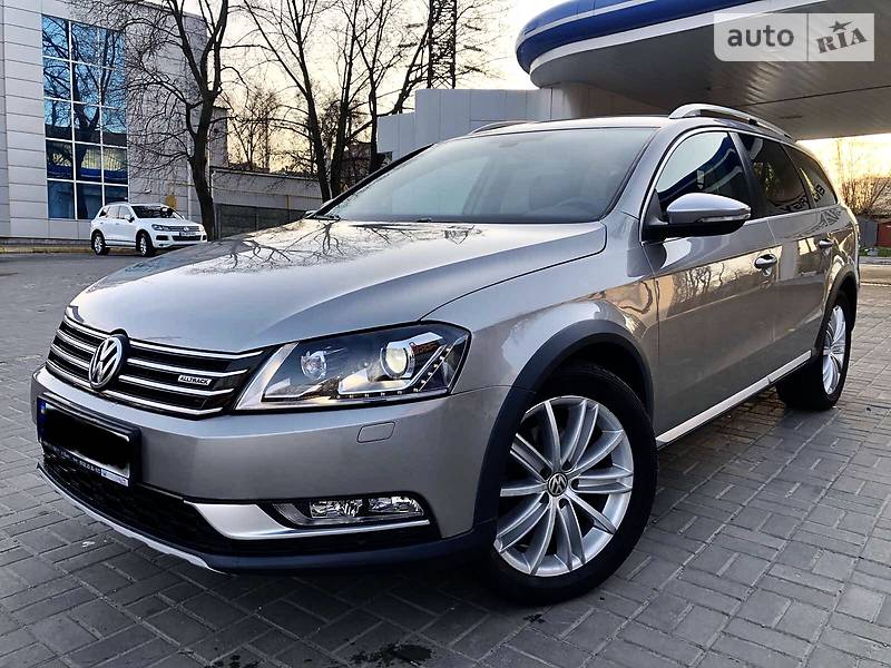 Універсал Volkswagen Passat Alltrack 2013 в 