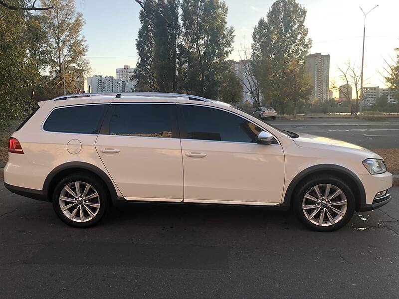 Універсал Volkswagen Passat Alltrack 2014 в Києві