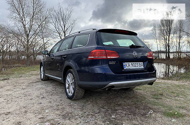 Универсал Volkswagen Passat Alltrack 2012 в Киеве