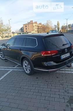 Универсал Volkswagen Passat Alltrack 2017 в Ромнах