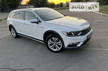 Универсал Volkswagen Passat Alltrack 2018 в Киеве