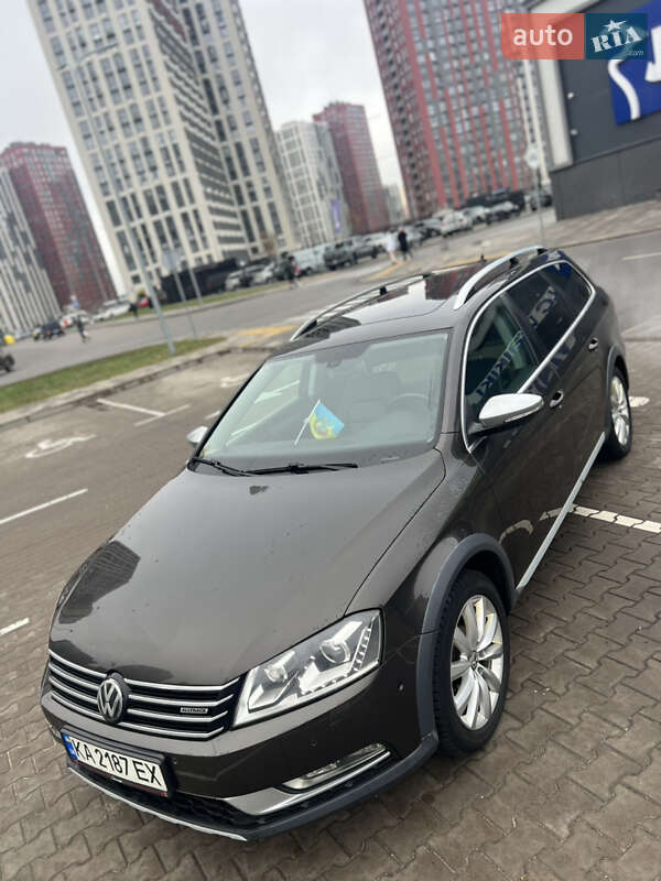 Универсал Volkswagen Passat Alltrack 2014 в Киеве