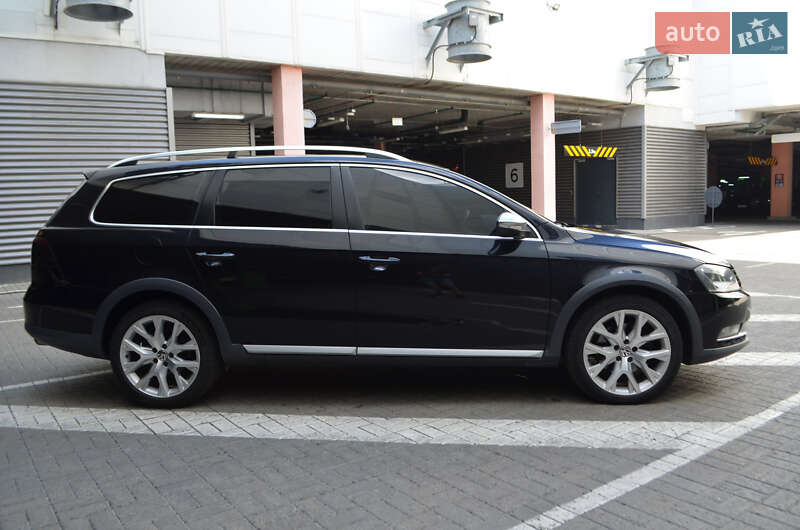 Универсал Volkswagen Passat Alltrack 2012 в Киеве