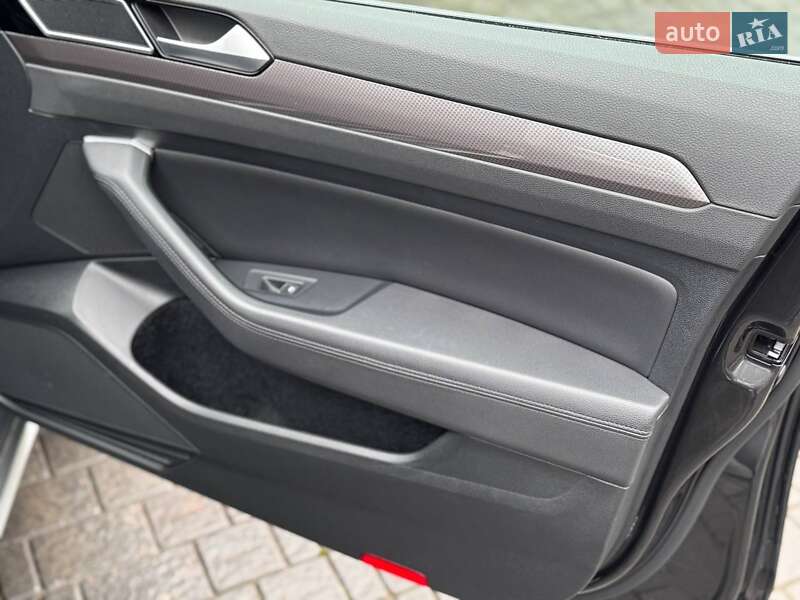 Универсал Volkswagen Passat Alltrack 2019 в Киеве