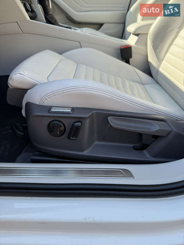 Универсал Volkswagen Passat Alltrack 2020 в Киеве фото 10 Универсал Volkswagen Passat Alltrack 2020 в Киеве
