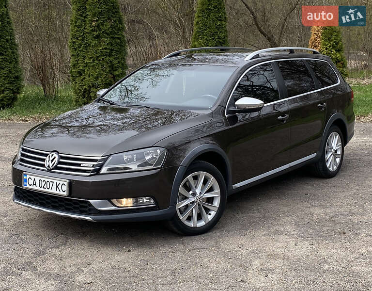 Універсал Volkswagen Passat Alltrack 2012 в 