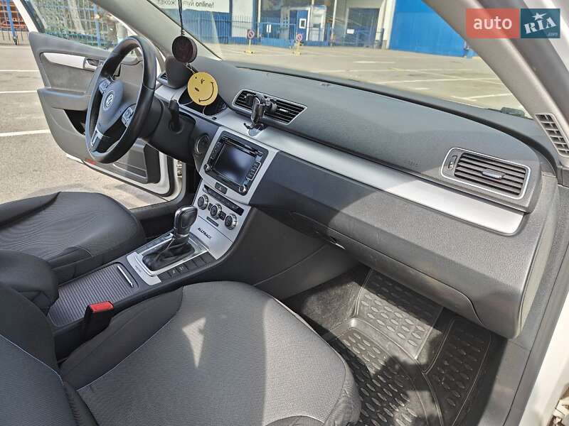 Универсал Volkswagen Passat Alltrack 2013 в Киеве