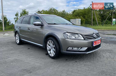 Універсал Volkswagen Passat Alltrack 2012 в 
