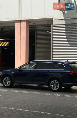 Универсал Volkswagen Passat Alltrack 2018 в 