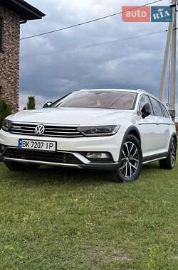Универсал Volkswagen Passat Alltrack 2017 в Вараше