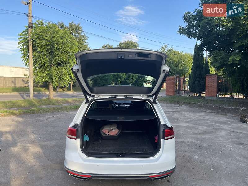 Универсал Volkswagen Passat Alltrack 2017 в Бродах