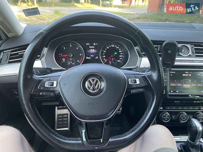 Универсал Volkswagen Passat Alltrack 2017 в Бродах