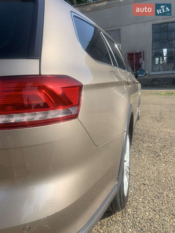 Универсал Volkswagen Passat Alltrack 2015 в Черновцах