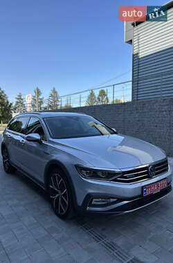 Универсал Volkswagen Passat Alltrack 2021 в Луцке